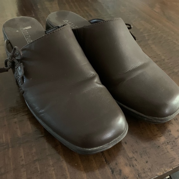 Womans slid one - Picture 1 of 2